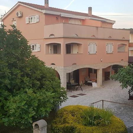 Apartments Ivanka G Малинска Экстерьер фото