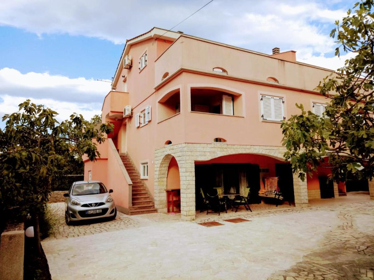 Apartments Ivanka G Малинска Экстерьер фото